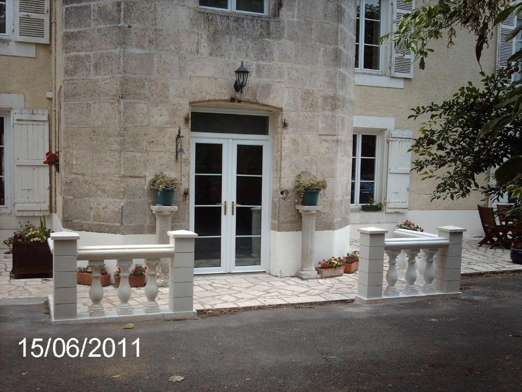 Chateau Ardilleux Exterior photo